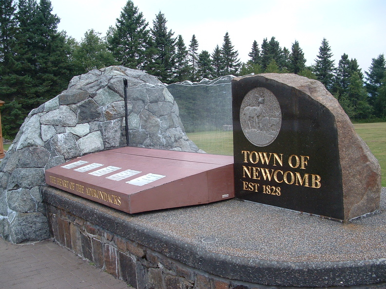 Newcomb-Monument2